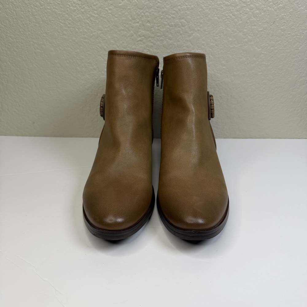 Baretraps Women’s Brown Maddy Almond Toe Block Heel Ankle Booties Size 11